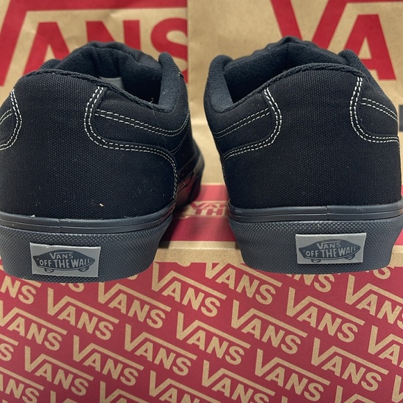 Vans Men’s Bearcat (Canvas) Black/Black
VN000DT2186
Sneakers - Picture 11 of 16